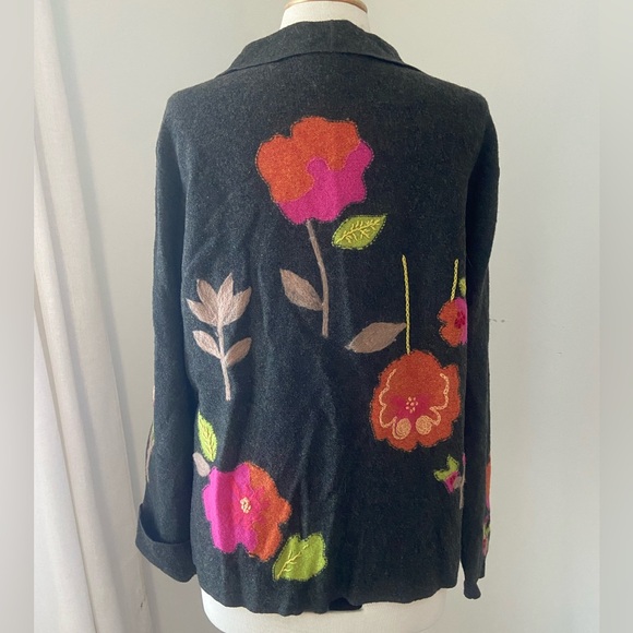 🌿Floral Patchwork Sweater💐 - Picture 7 of 8